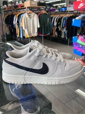 Nike Dunk Low SE White Black Team Red Size 9.5